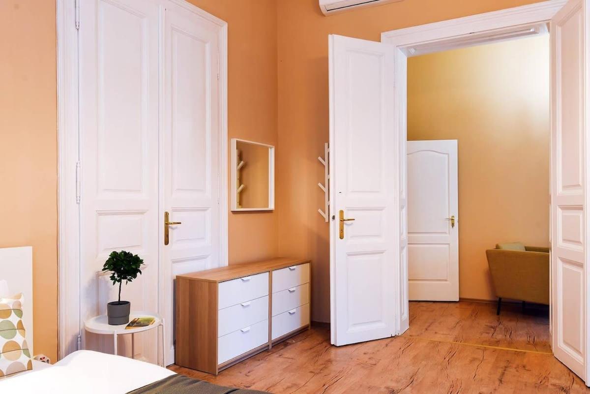 Very Central Very Spacious New Home بودابست المظهر الخارجي الصورة